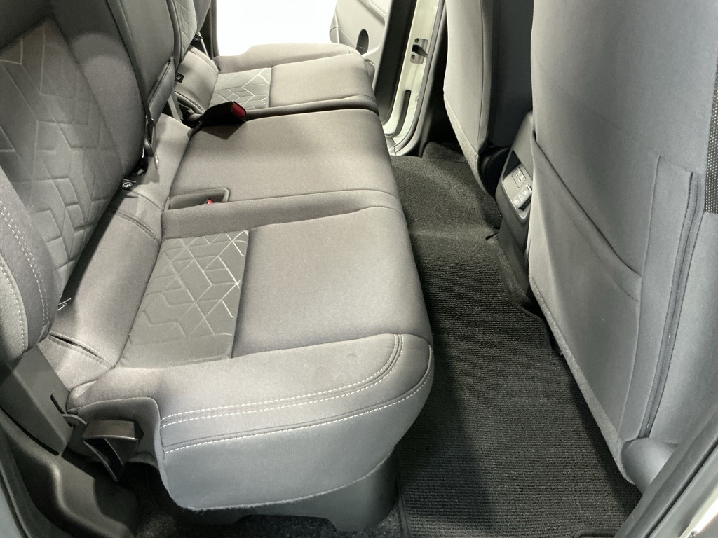 2025 Nissan Frontier SV photo 18