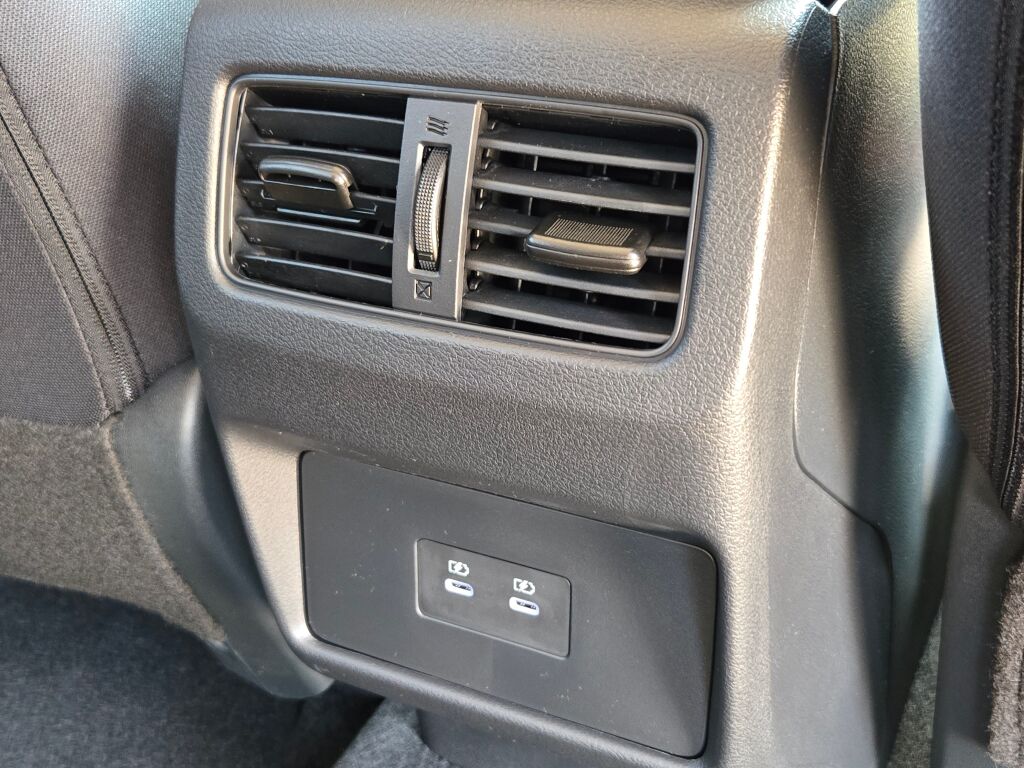 2026 Nissan Rogue SV photo 8
