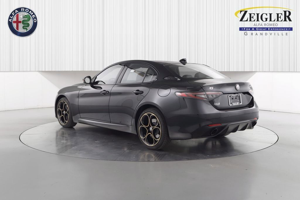 2025 Alfa Romeo Giulia SPRINT photo 5