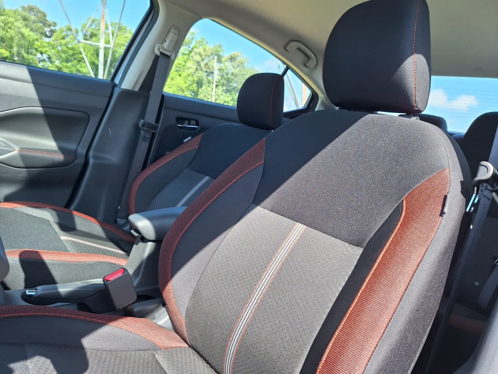 2025 Nissan Versa SR photo 11