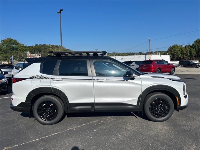 2025 Mitsubishi Outlander S-AWC photo 2