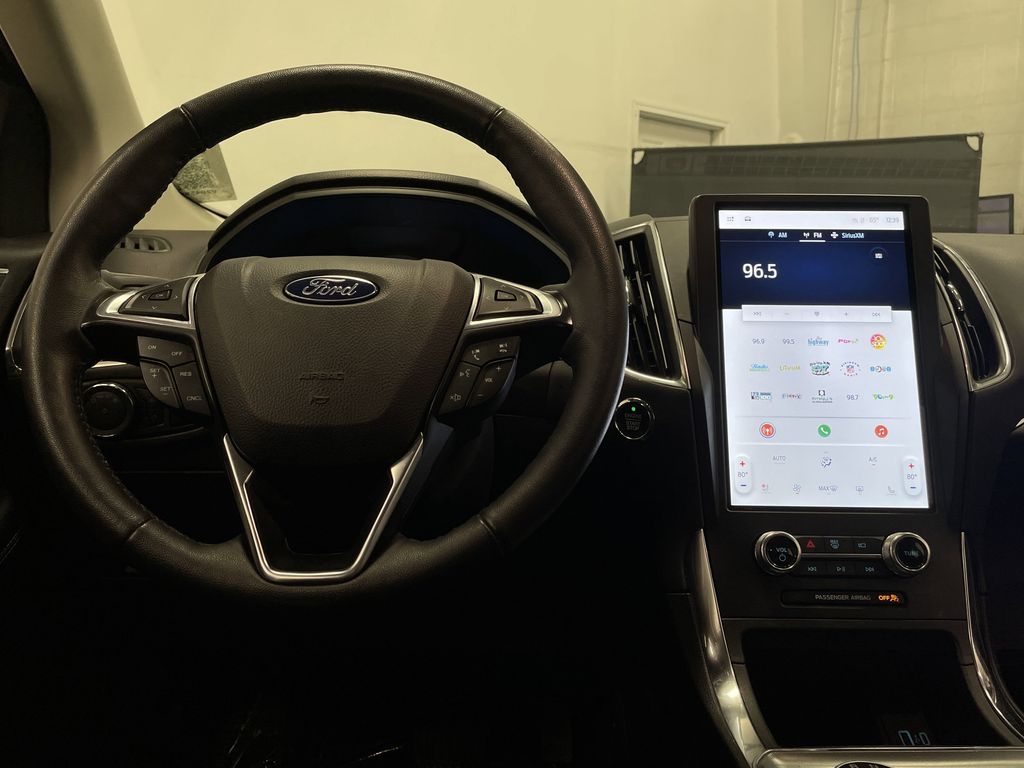 2024 Ford Edge Titanium photo 5