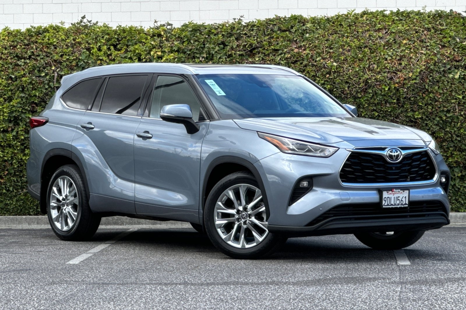 2022 Toyota Highlander Limited photo 2