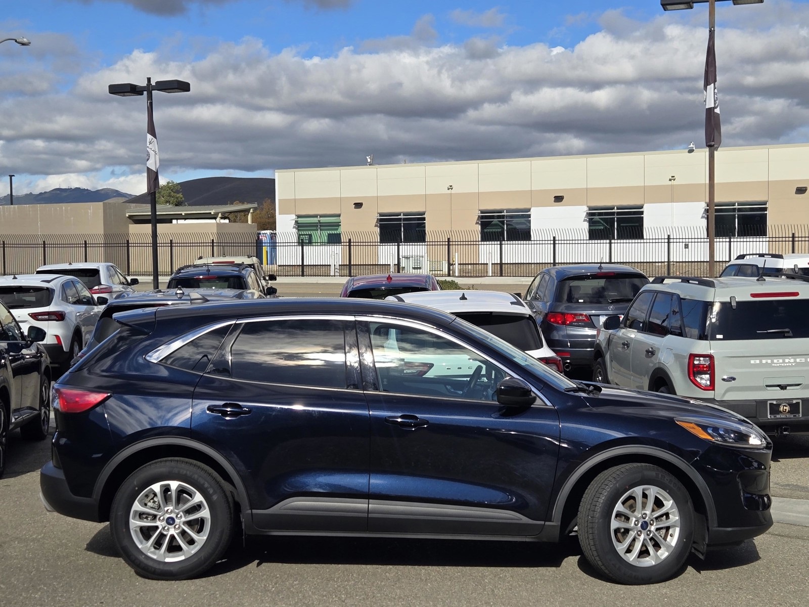 2021 Ford Escape SE photo 2