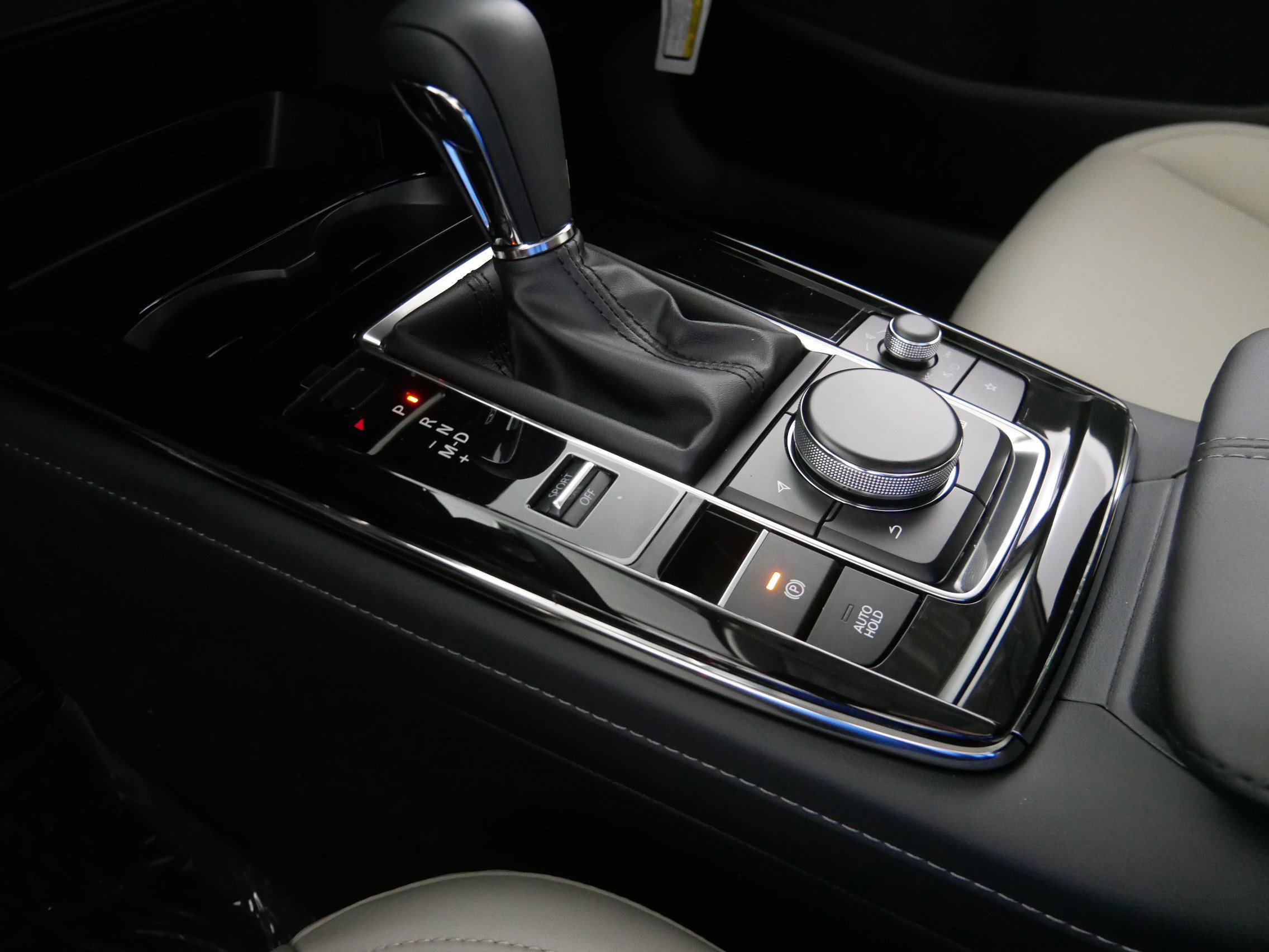 2025 Mazda CX-30 2.5 S Preferred photo 4