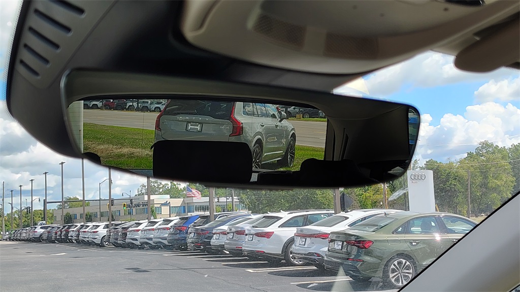 2026 Volvo XC60 B5 Plus photo 25