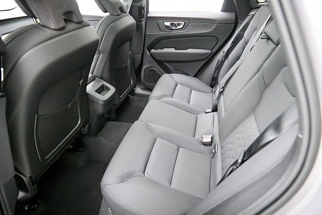 2026 VOLVO XC60 - Image 19