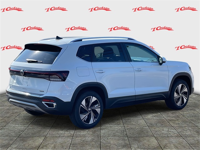 2025 Volkswagen Taos SE photo 3