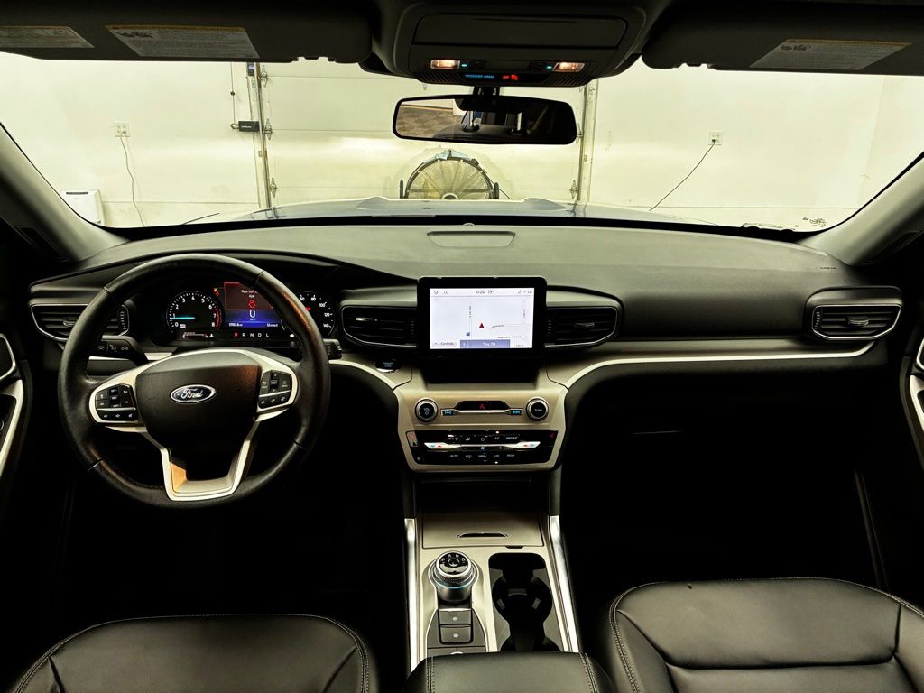 2023 Ford Explorer XLT photo 2