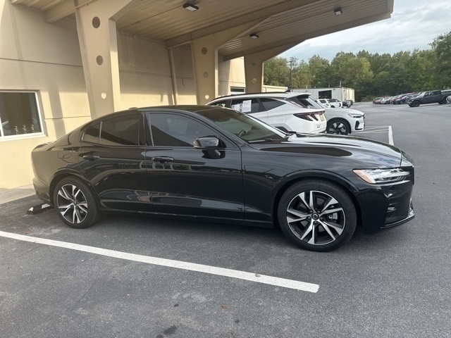 2025 Volvo S60 B5 Core photo 9