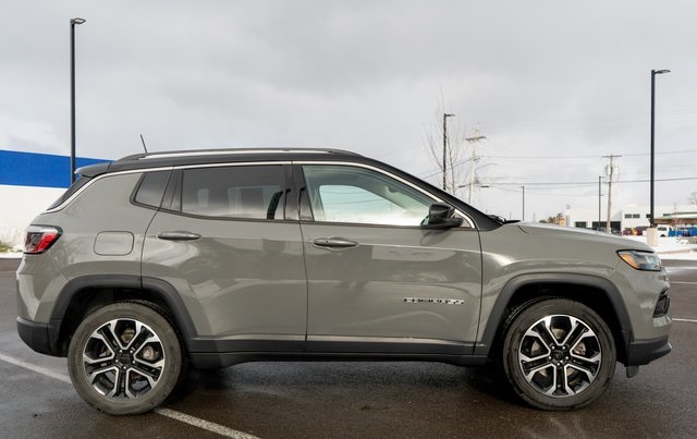 2022 Jeep Compass Limited photo 2