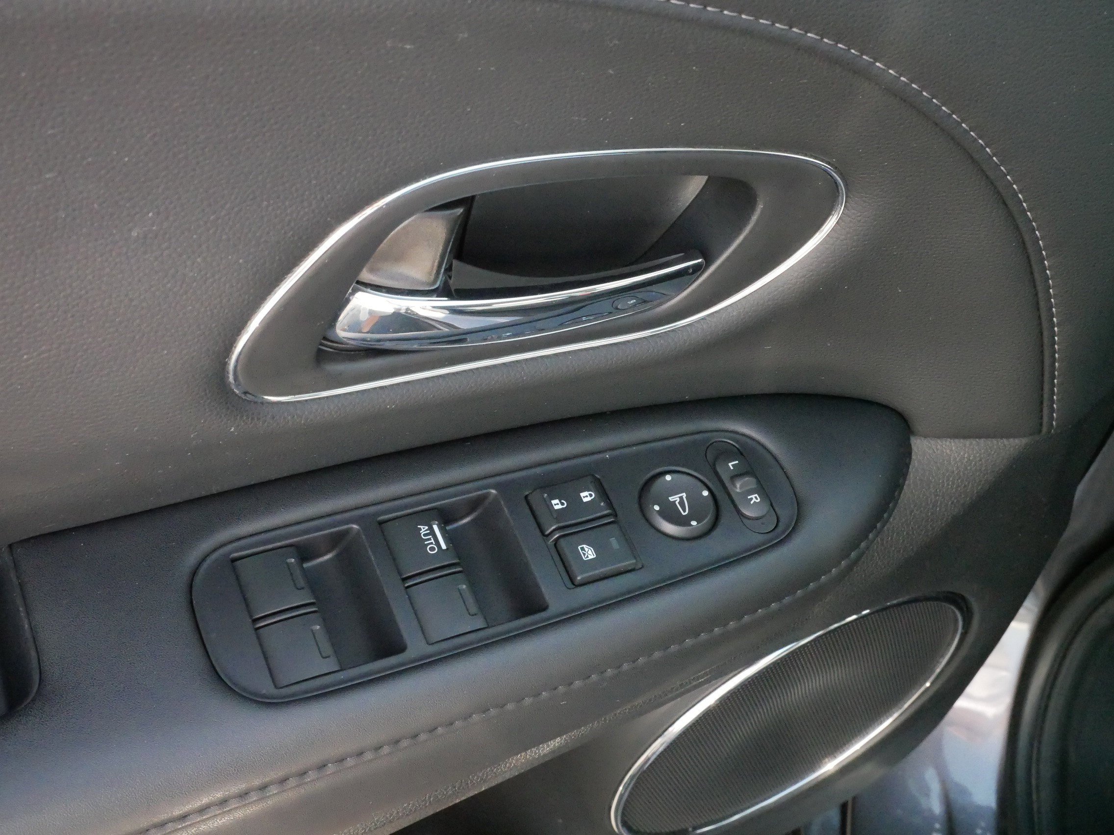 2020 Honda HR-V Touring photo 19