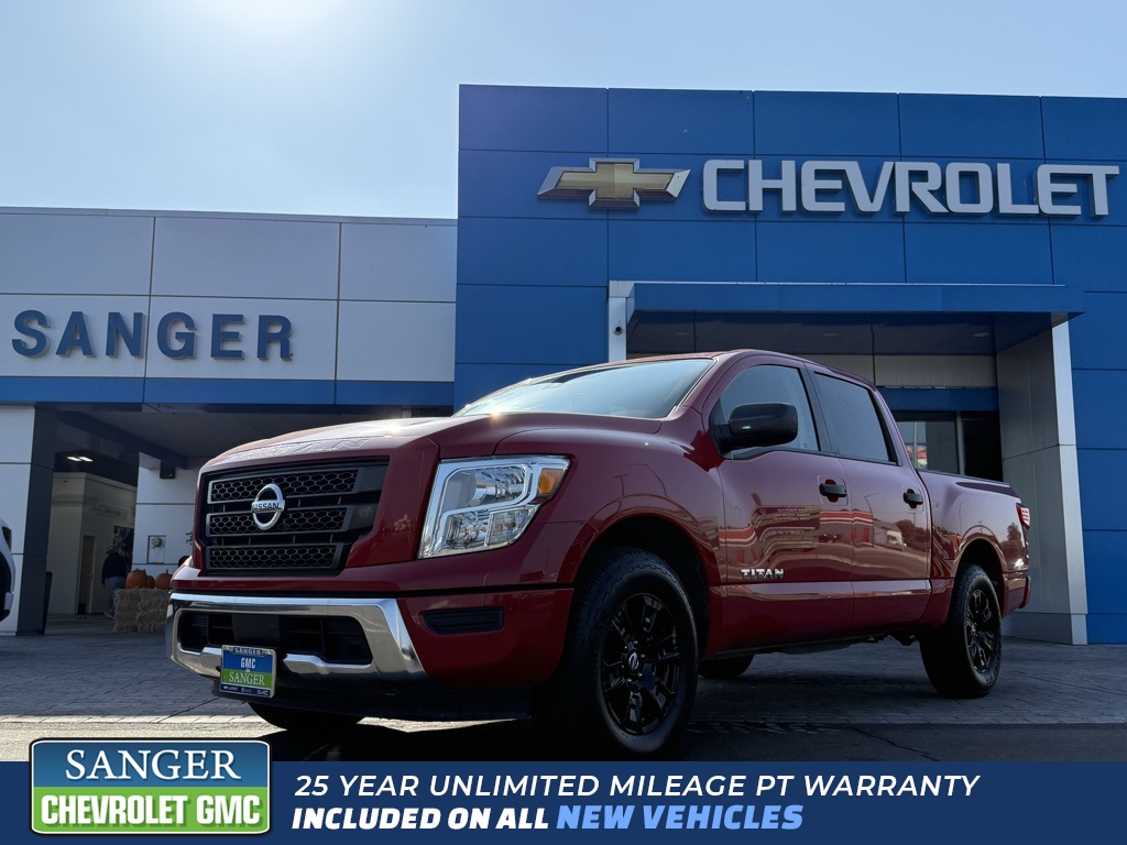 2022 Nissan Titan SV's photo