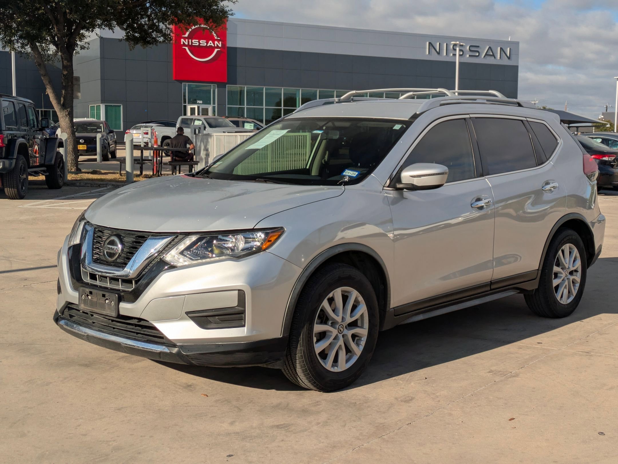 2018 Nissan Rogue SV photo 3