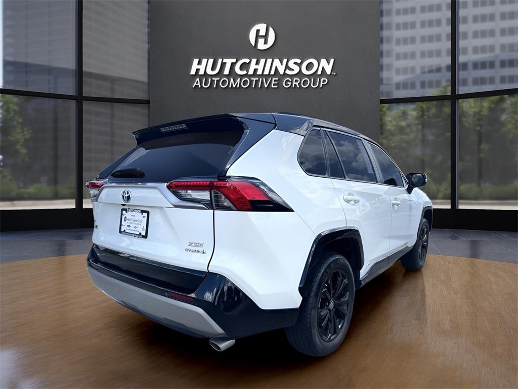 2022 Toyota RAV4 Hybrid XSE photo 6
