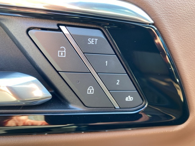 2025 Chevrolet Suburban High Country photo 13