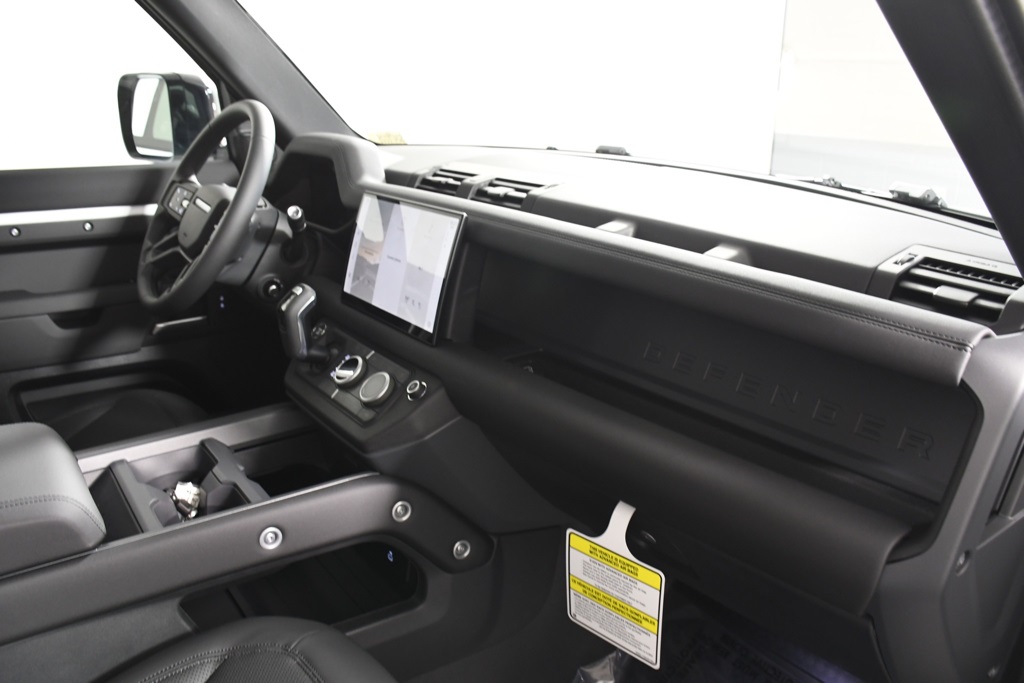 2025 Land Rover Defender 110 S photo 19