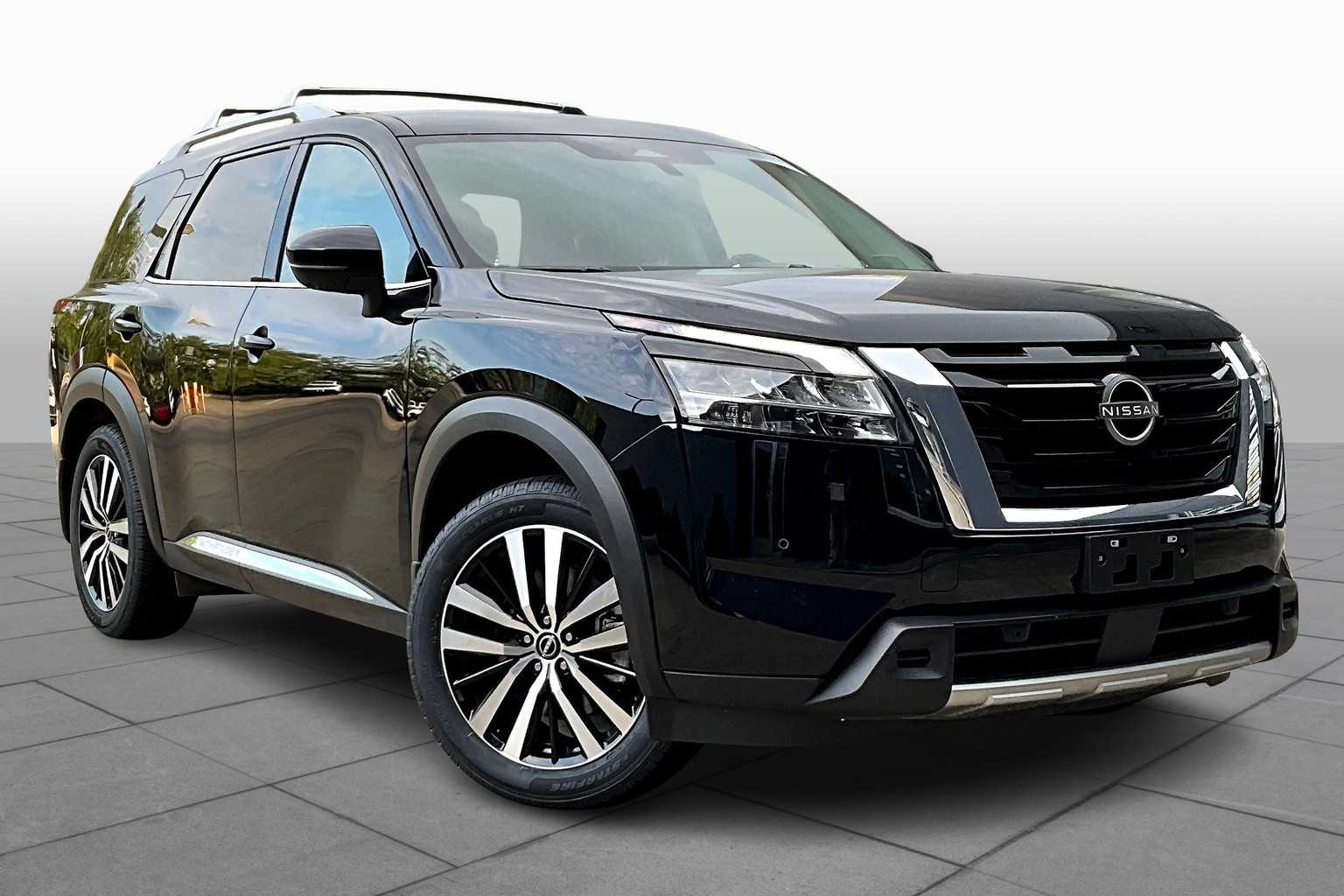 2024 Nissan Pathfinder Platinum photo 2