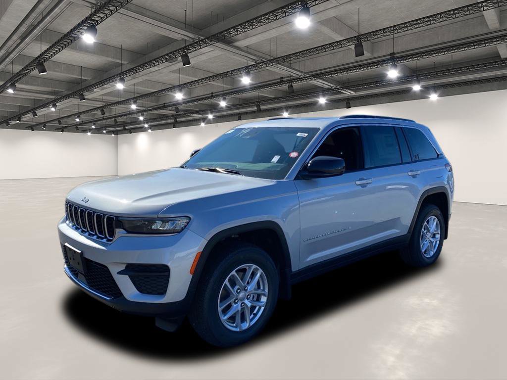 2025 Jeep Grand Cherokee Laredo Altitude photo 2