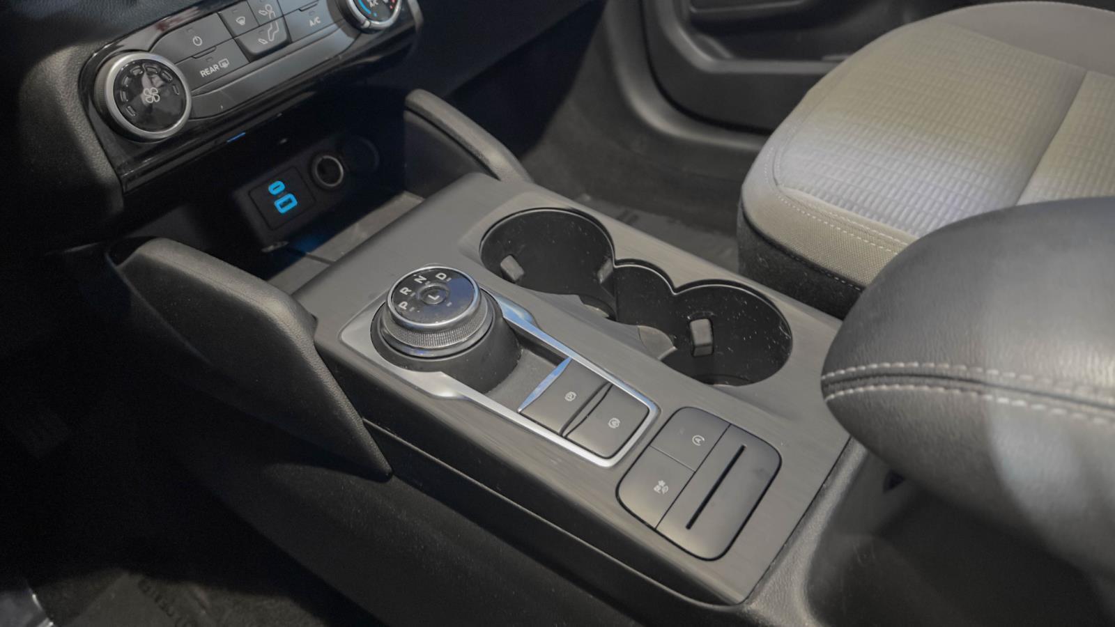 2022 Ford Escape S photo 2