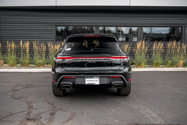 2025 Porsche Macan T photo 27