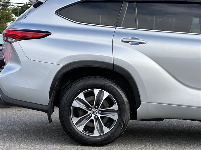 2023 Toyota Highlander XLE photo 4