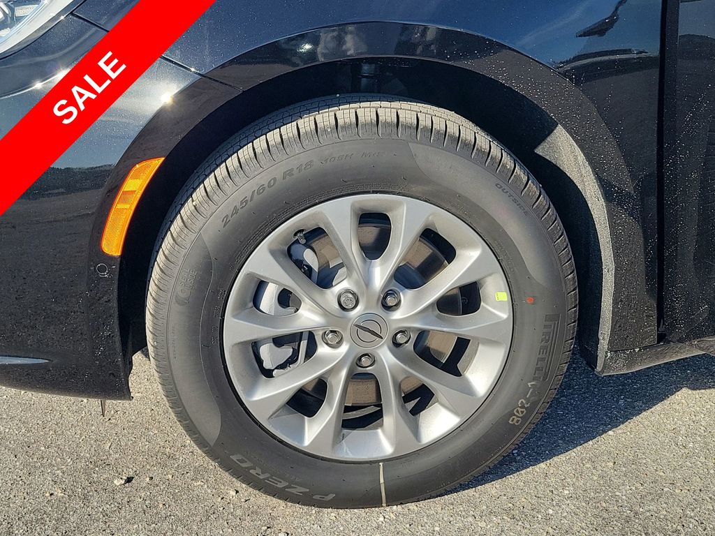 2025 Chrysler Pacifica photo 17