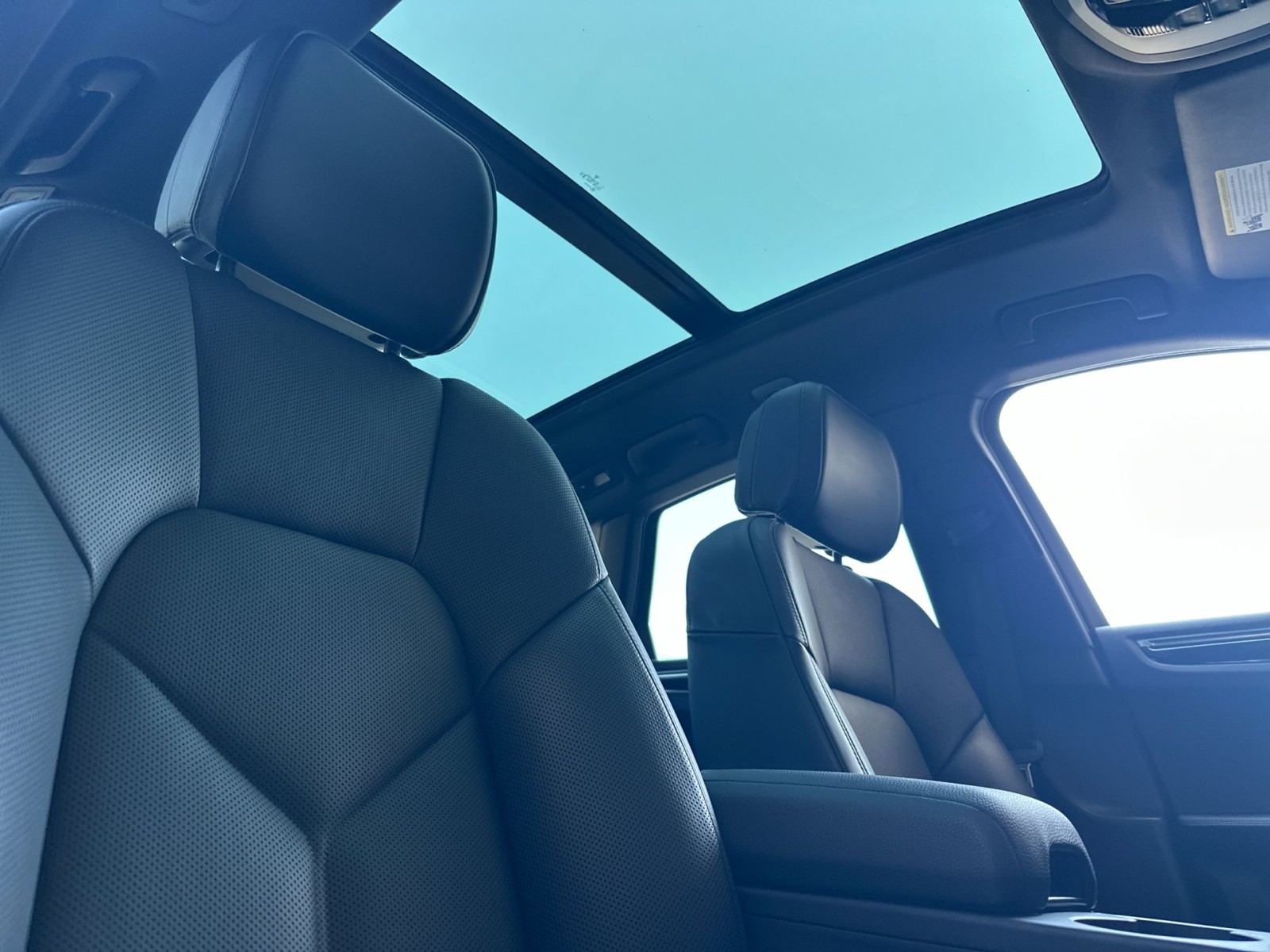 2025 Porsche Macan T photo 18