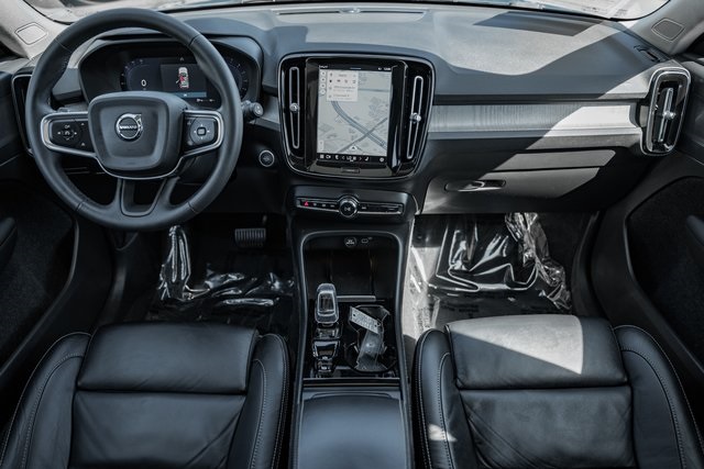 2023 Volvo XC40 Plus photo 14