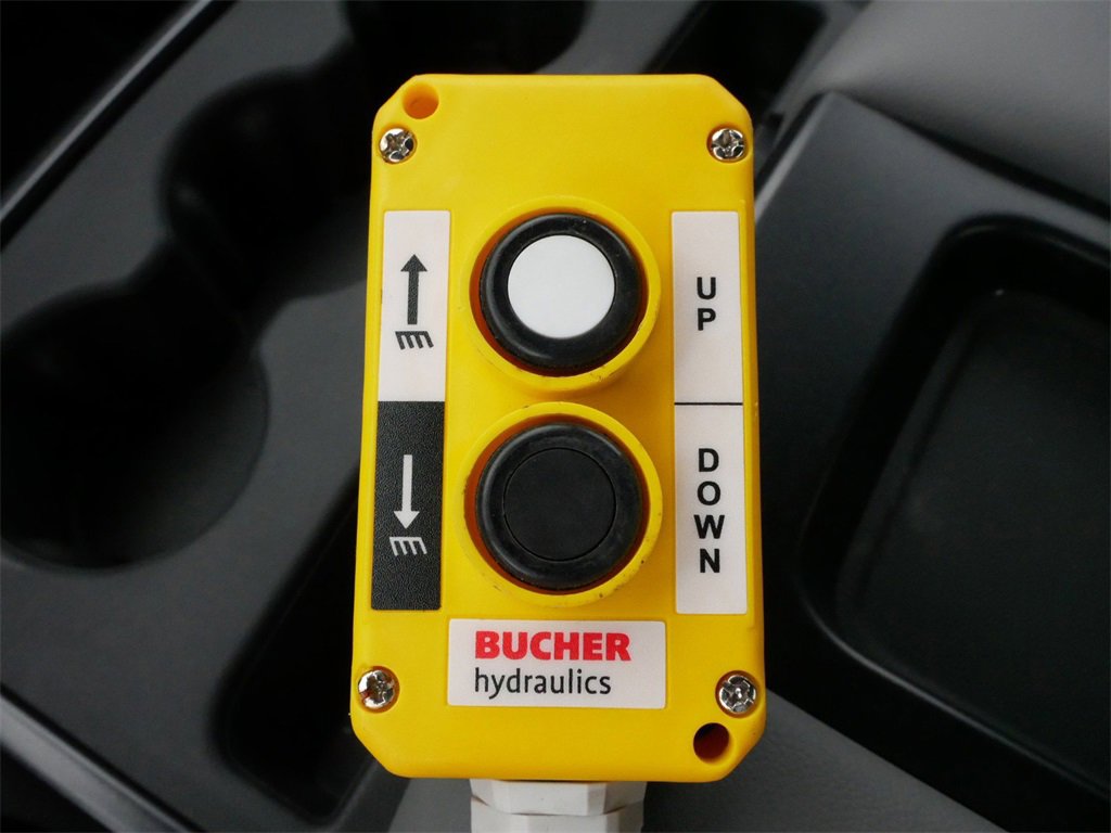 2024 Chevrolet Silverado 5500HD Work Truck photo 3