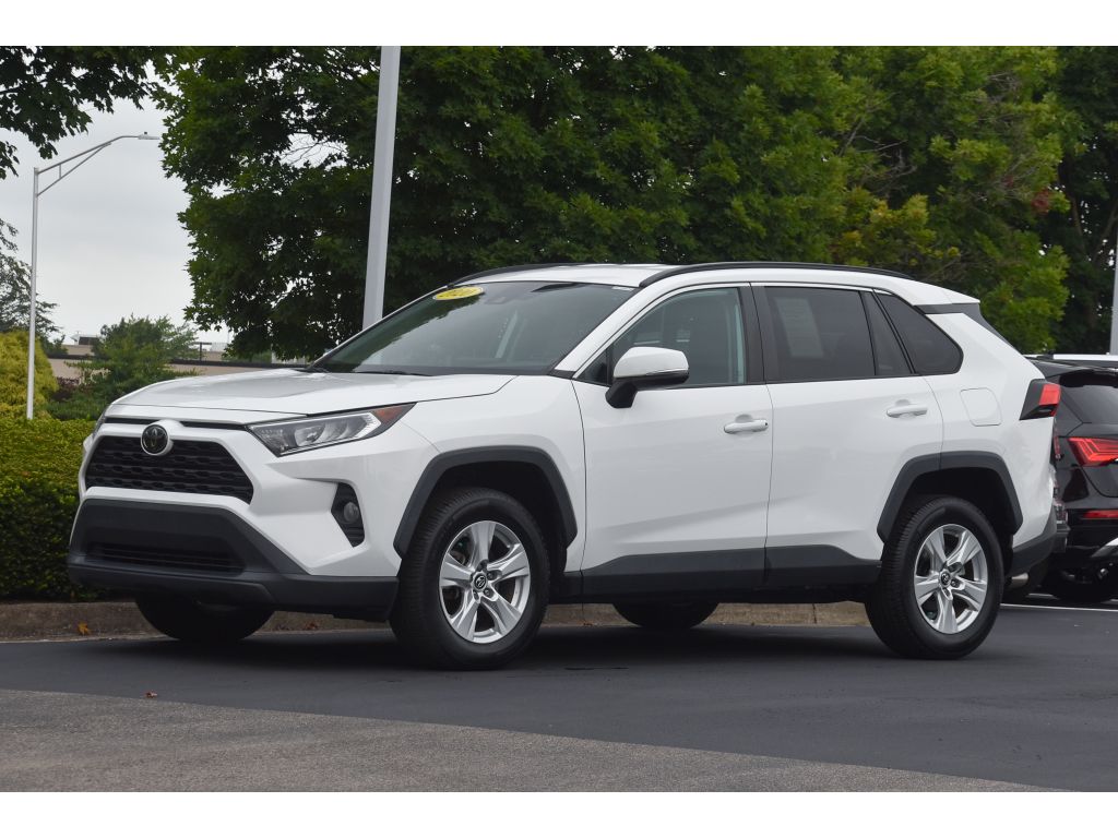 2020 Toyota RAV4 XLE photo 8