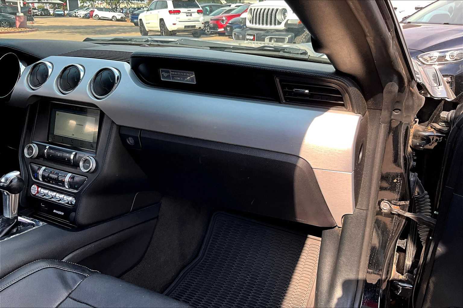 2016 Ford Mustang Convertible photo 14