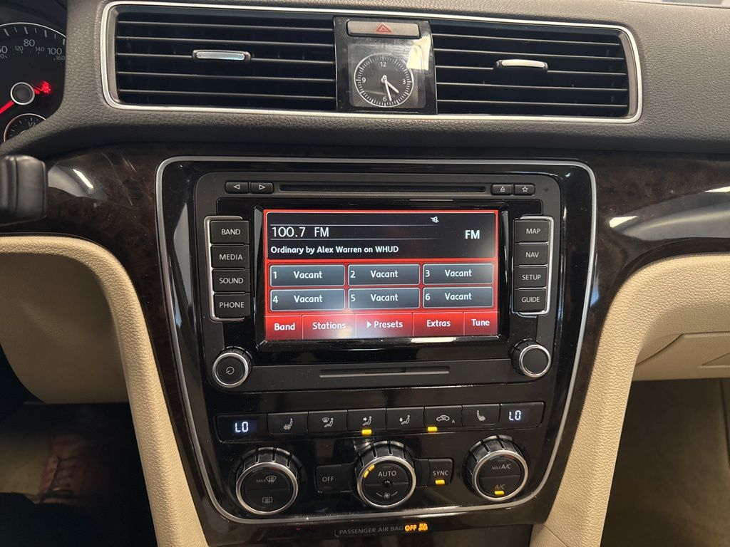 2014 Volkswagen Passat V6 SEL Premium photo 20