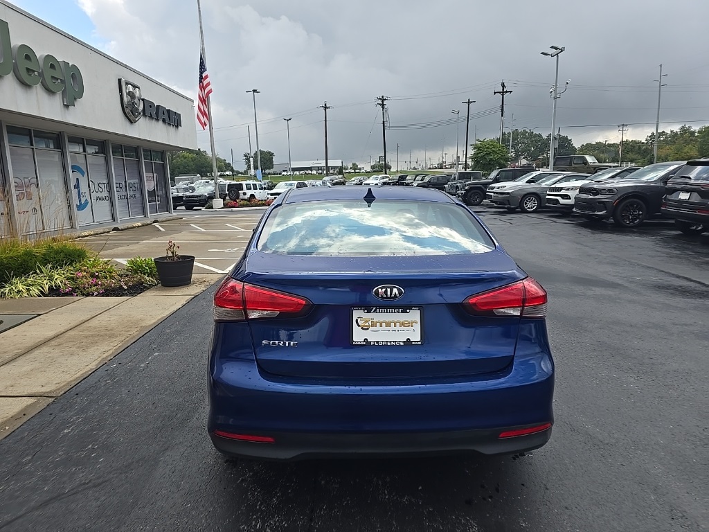 2017 Kia Forte LX Base photo 7