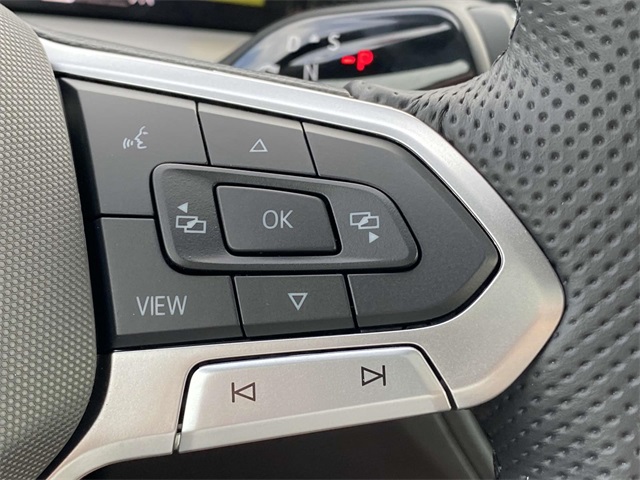 2025 Volkswagen Tiguan SE R-Line Black photo 18