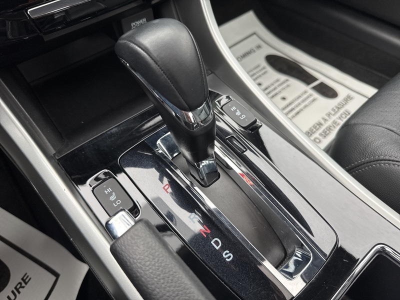 2017 Honda Accord Touring photo 14