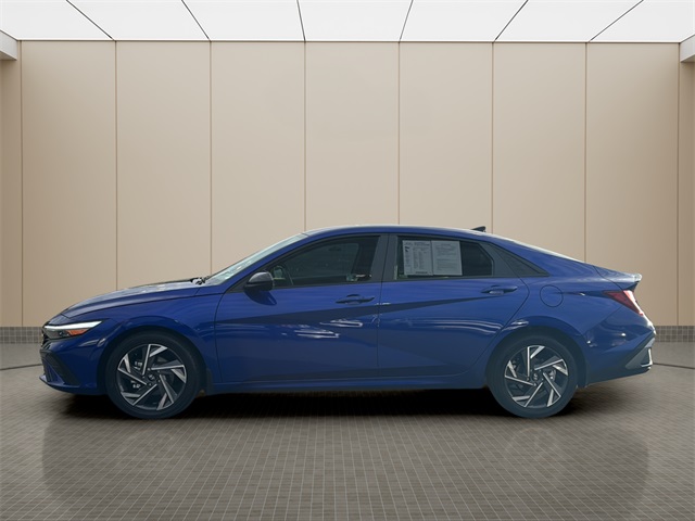 2025 Hyundai Elantra SEL Sport photo 2