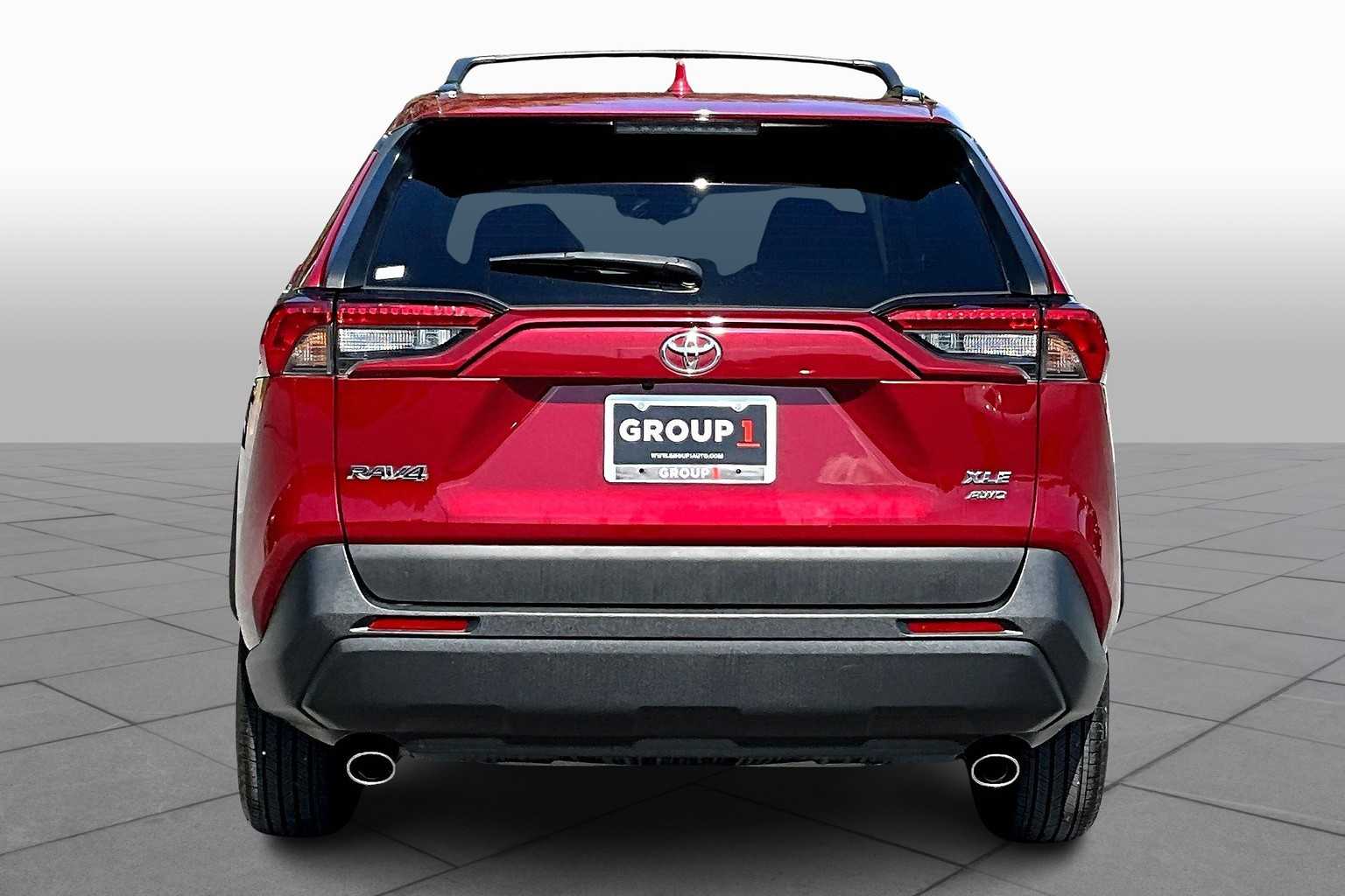 2020 Toyota RAV4 XLE photo 4