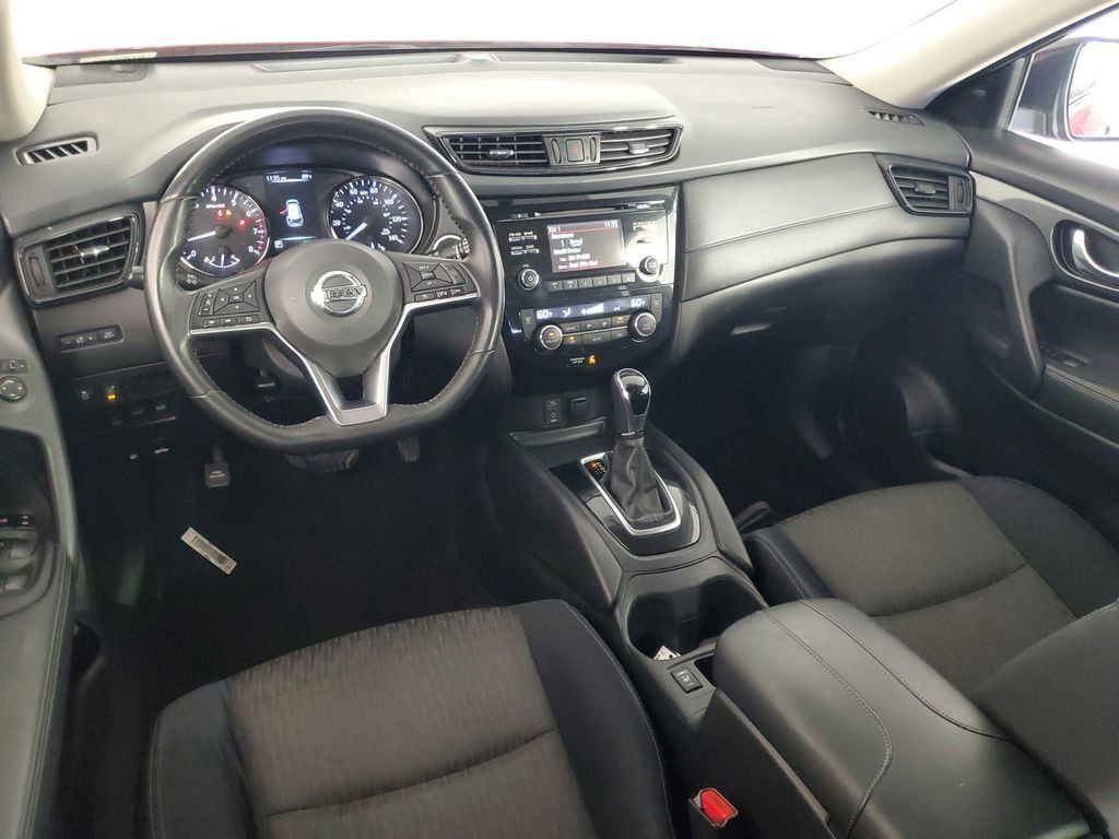 2017 Nissan Rogue SV photo 14
