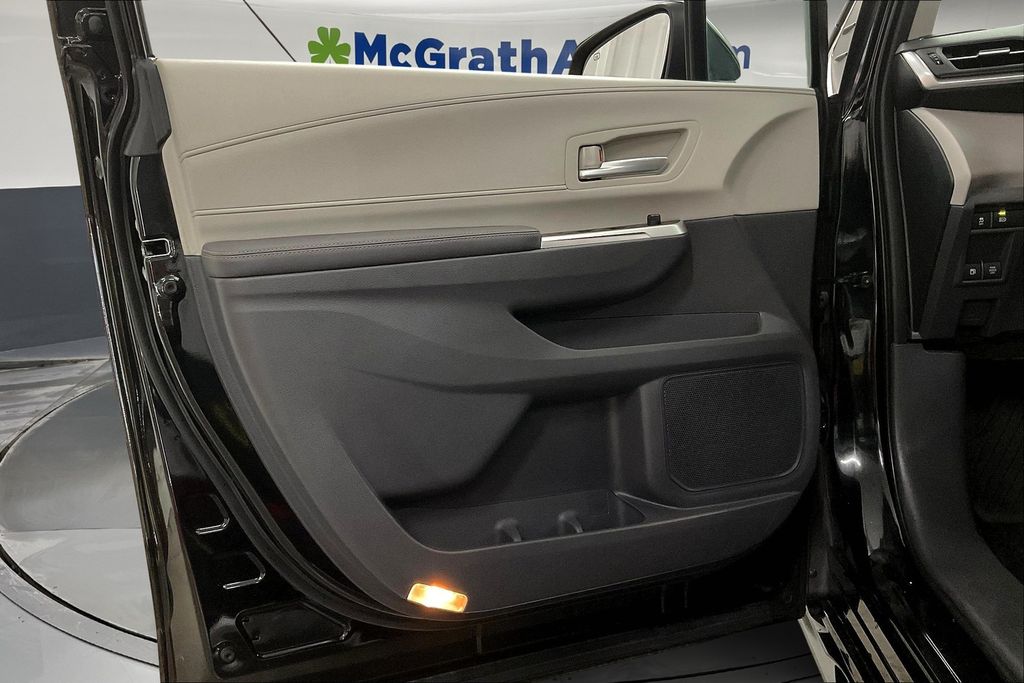 2022 Toyota Sienna XLE photo 21