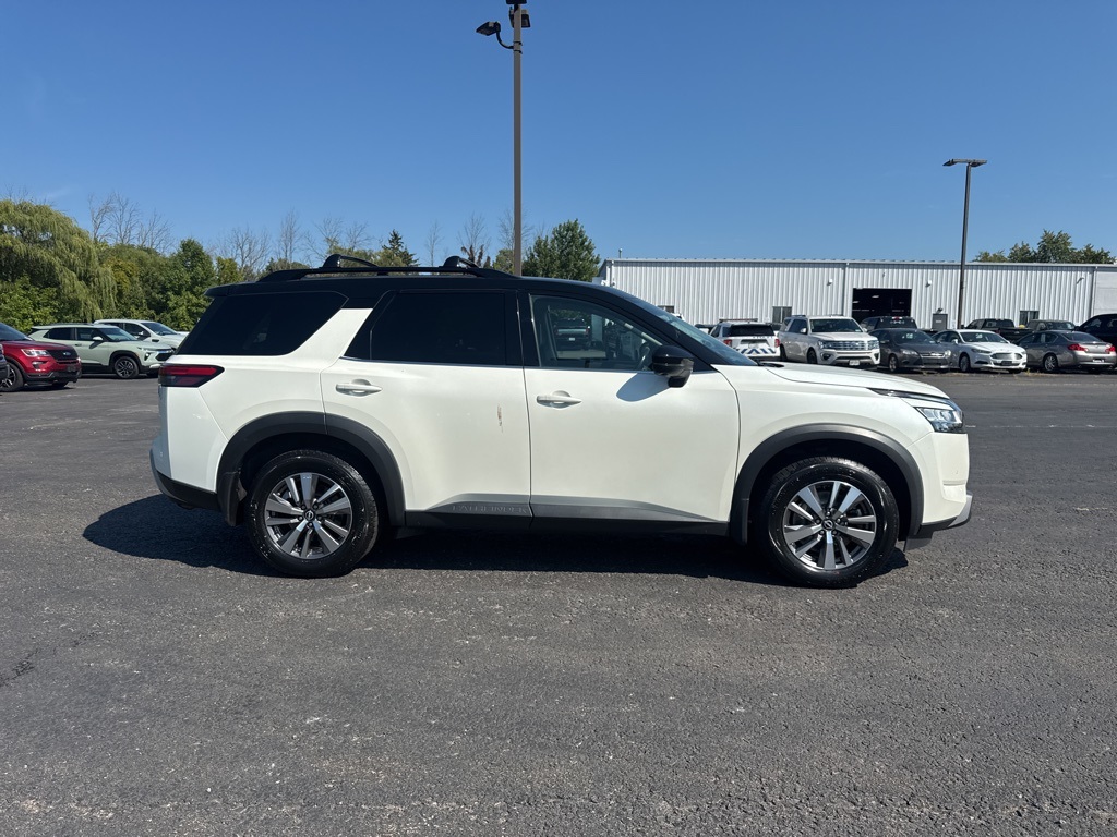 2023 Nissan Pathfinder SL photo 19