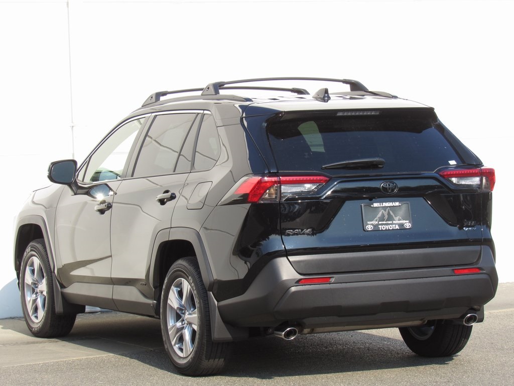 2025 Toyota RAV4 Hybrid XLE photo 5