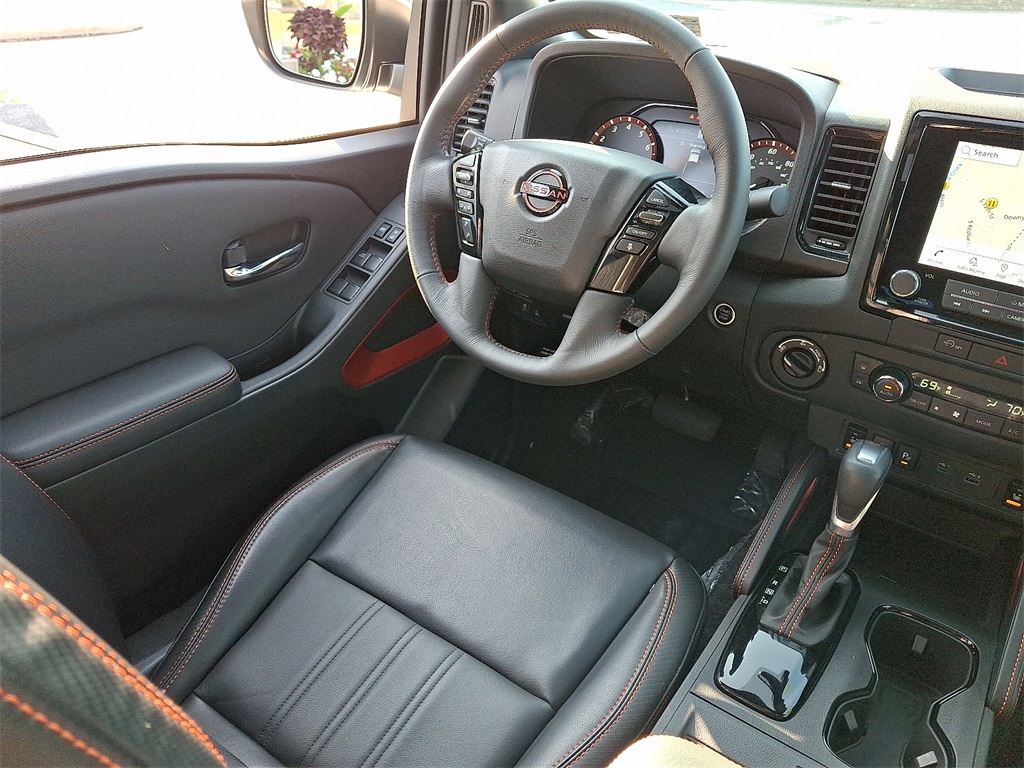 2024 Nissan Frontier PRO-4X photo 14