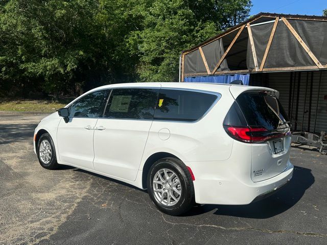 2025 Chrysler Pacifica photo 7