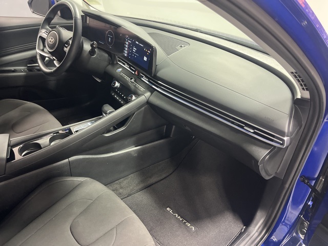2025 Hyundai Elantra SEL Convenience photo 22