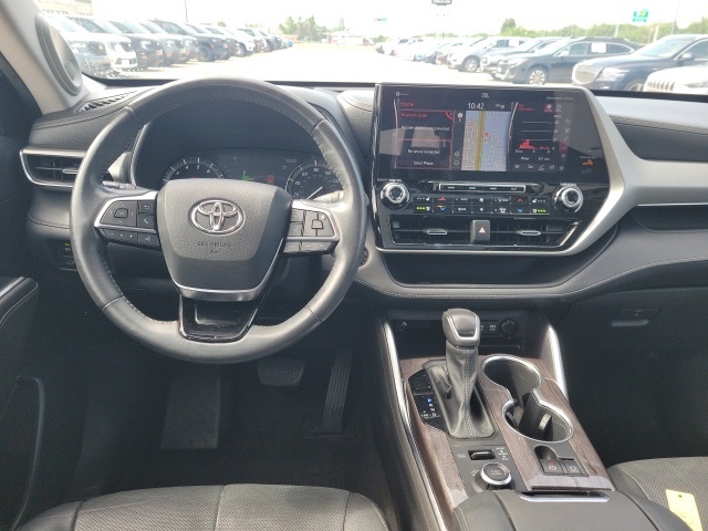 2021 Toyota Highlander Platinum photo 3