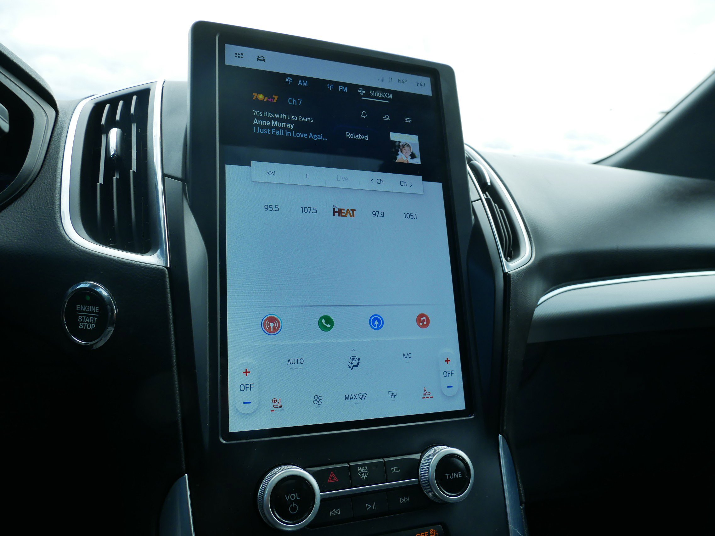 2022 Ford Edge ST photo 28