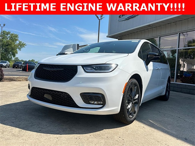 2026 Chrysler Pacifica photo 3