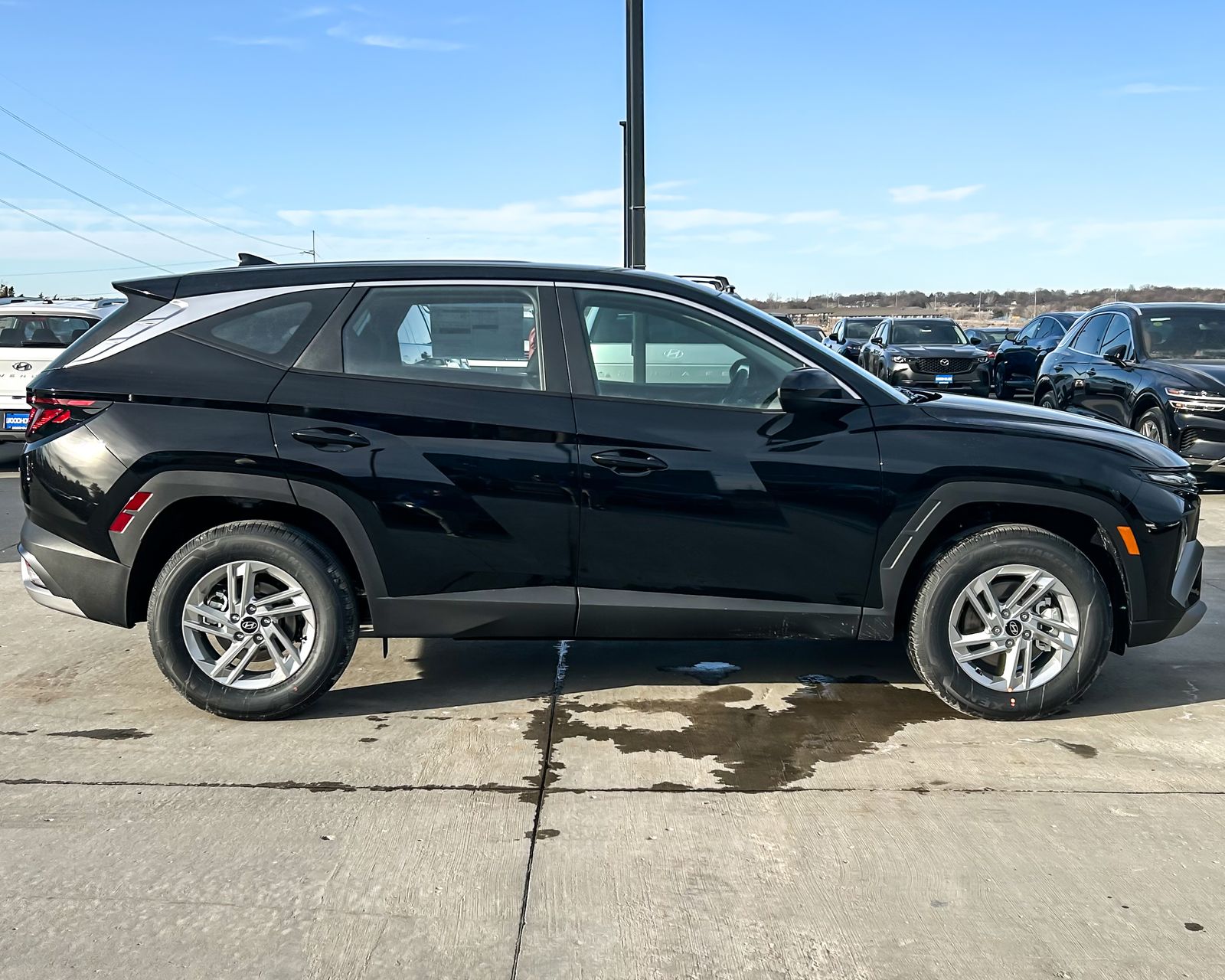 2025 Hyundai Tucson SE photo 3