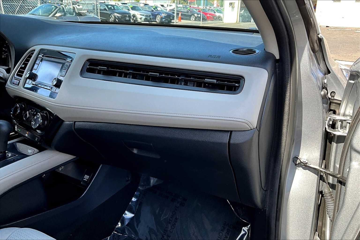 2019 Honda HR-V LX photo 17